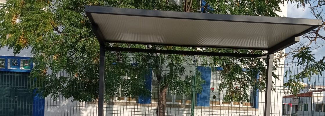 Mourão – Instalação da Paragem do Autocarro junto à escola