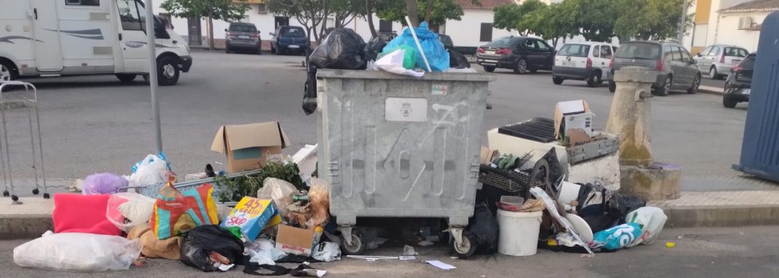 Mourão – Deposição indevida de resíduos na via pública – Largo Miguel Bombarda