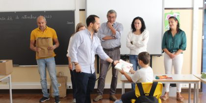 Município entrega cadernos de atividades