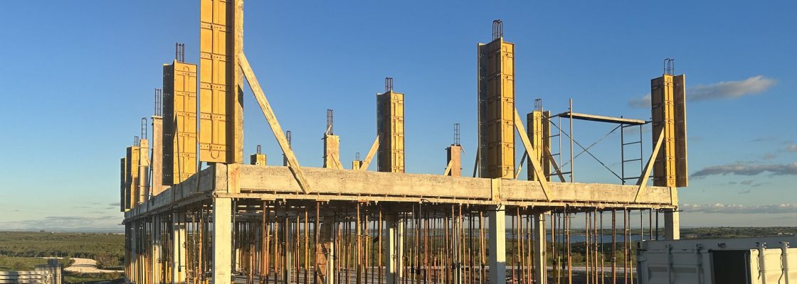 Luz – Embargo de Obras que estavam a ser executadas em desconformidade com os projetos apro...
