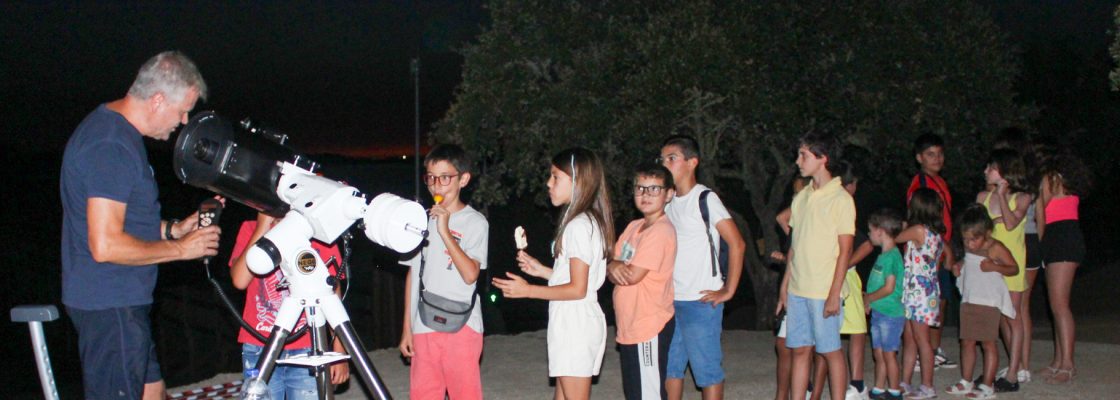 Observação do Céu Noturno na Praia de Mourão