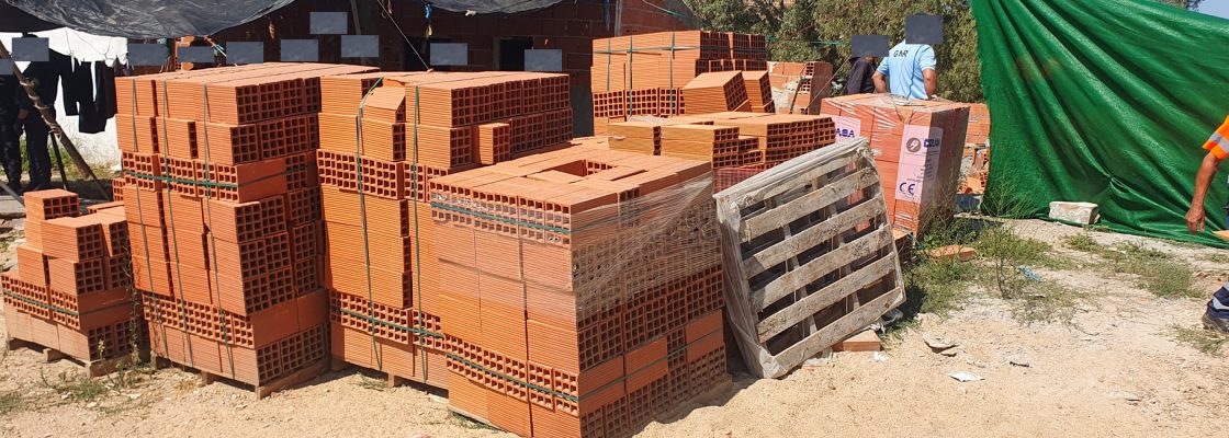 Demolição de Construção Ilegal – Mourão – Acampamento Junto ao Bairro de D. Luís de Cam...