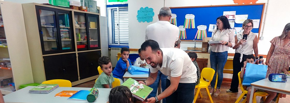 Alunos do concelho recebem cadernos de atividades Gratuitos