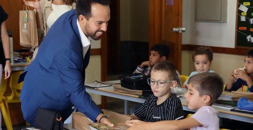 Mourão oferece cadernos de atividades aos alunos do concelho