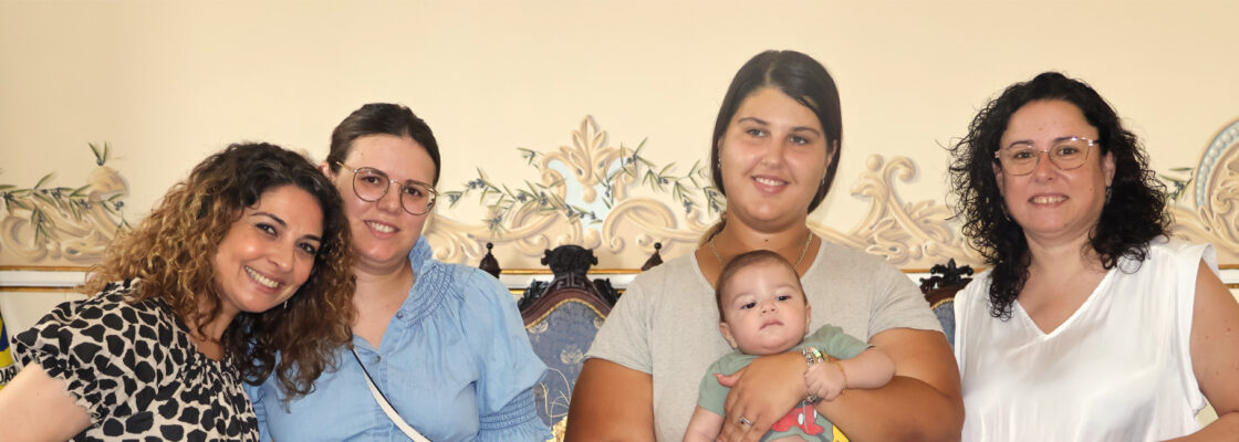 Autarquia entrega cabazes de apoio à natalidade