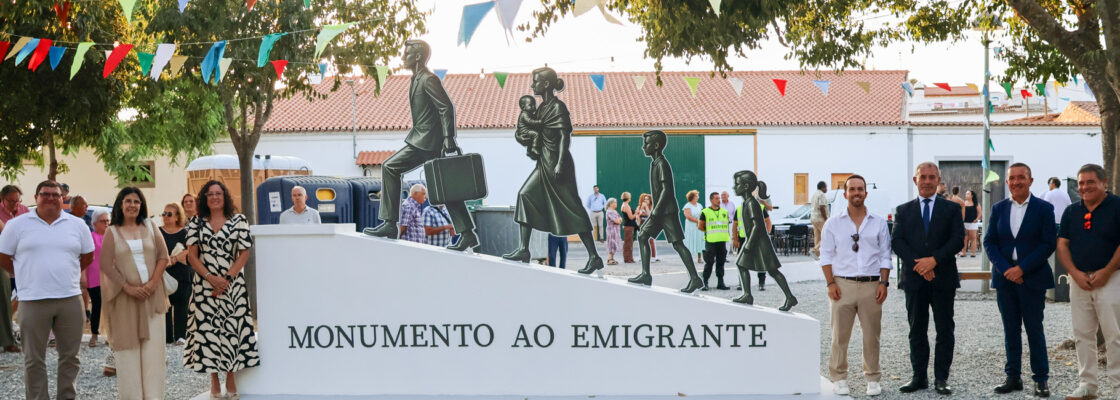 Mourão inaugura Monumento ao Emigrante
