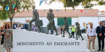 Mourão inaugura Monumento ao Emigrante