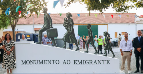 Mourão inaugura Monumento ao Emigrante