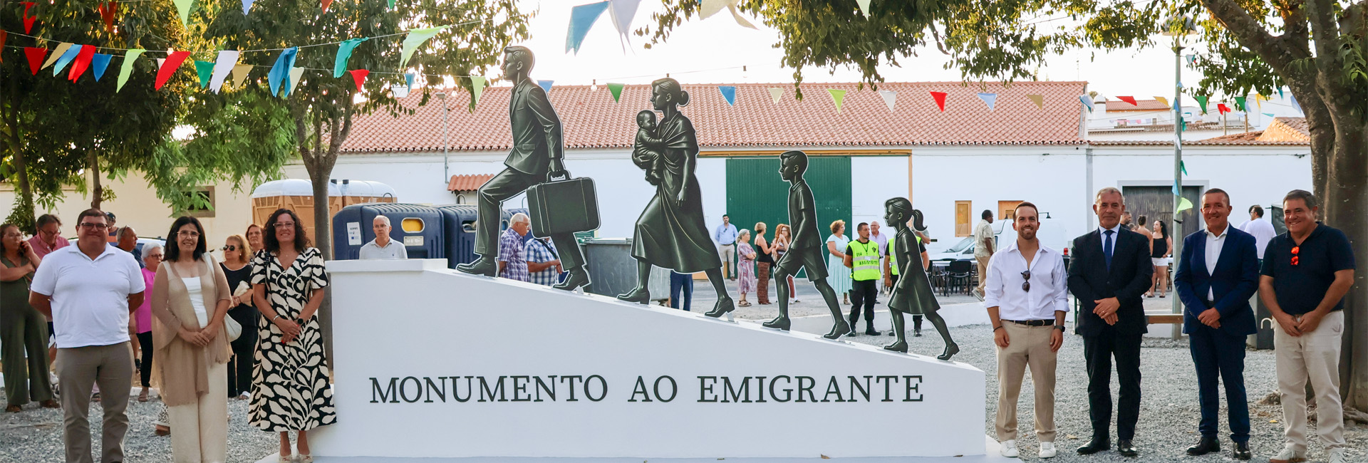 Mourão inaugura Monumento ao Emigrante